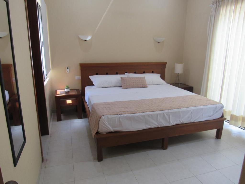 Two Bedroom Beachfront Villa Селестун Екстер'єр фото